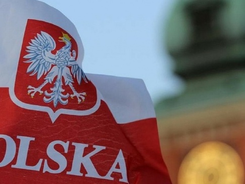 Польща припинить виплату соцдопомоги українцям