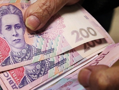 Жителька Луганщини видурила у пенсіонерки 40 тисяч гривень