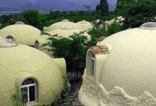У зруйнованих селах людям збудують хати у вигляді куполів