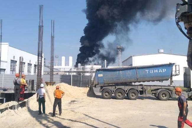 У Росії горить нафтопереробний завод Медведчука
