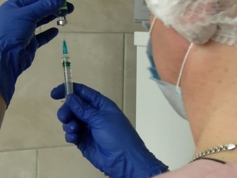 Скільки волинян отримали бустерну дозу проти COVID-19 і чи є вакцини