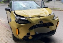 У Луцьку водійка на рівному місці розбила недешеве авто