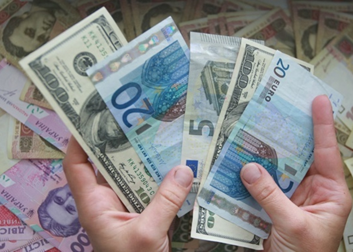 У Нацбанку обіцяють, що валюта перестане стрімко дорожчати