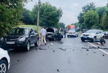 На Рівненщині чоловік від поліції пошкодив три службові авто