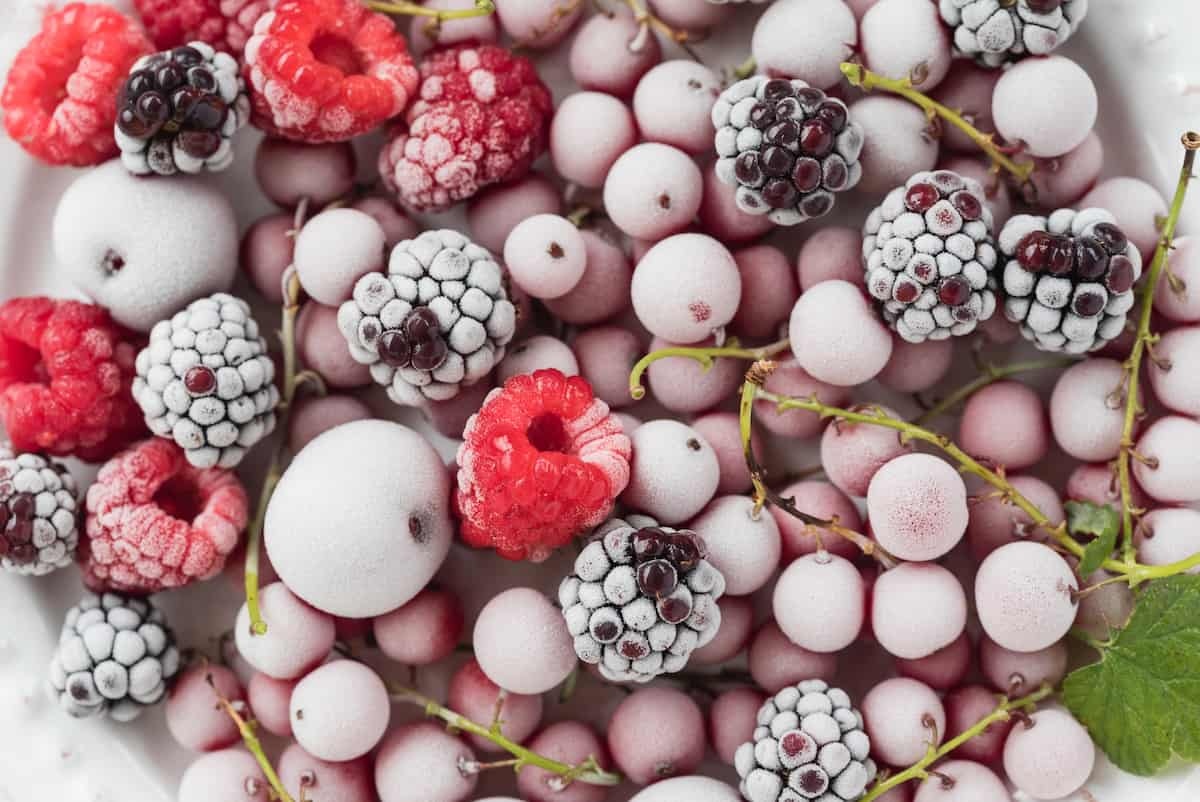 Як заморожувати фрукти в холодильнику