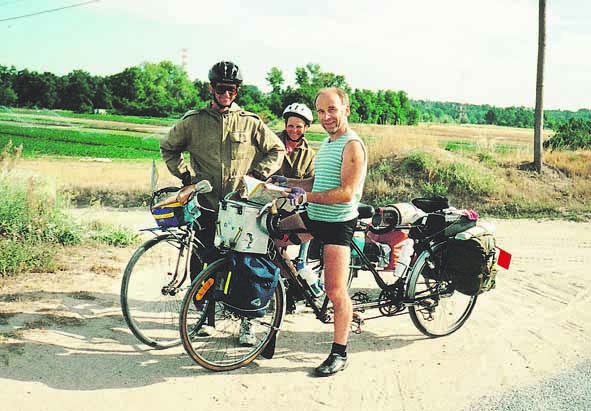 Готові до далекої дороги у Прибалтику (МАНДЗЯКИ ліворуч)
