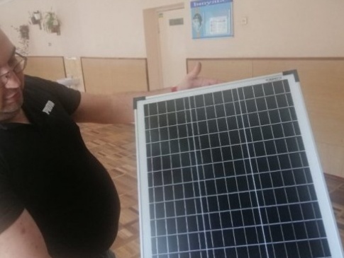Волинський ліцей виготовив та передав на фронт сотню сонячних зарядних пристроїв