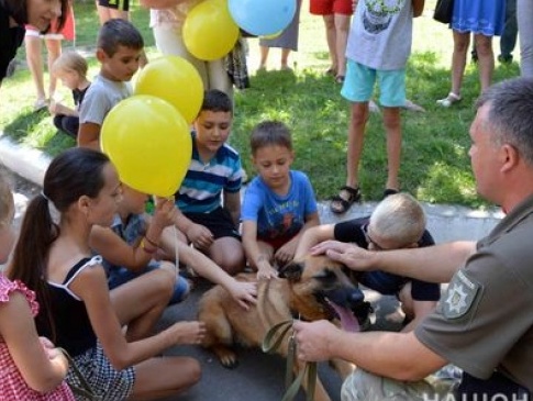 У Луцьку поліцейські влаштували свято для дітей-переселенців