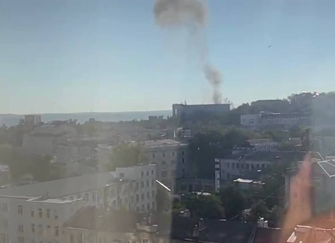 На штаб ЧФ РФ у Севастополі впав безпілотник-камікадзе (відео)
