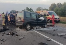 На Прикарпатті автобус зіткнувся з авто: водій загинув, постраждали діти