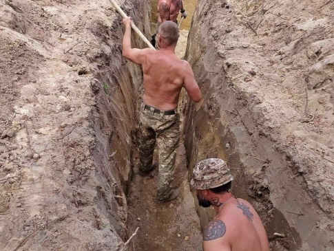 Оборонці Волині продовжують закопуватися (фото)