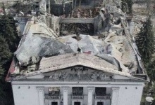У маріупольському драмтеатрі трупи заливають бетоном