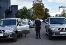 Волинським військовим передали позашляховики і комплекси Starlink