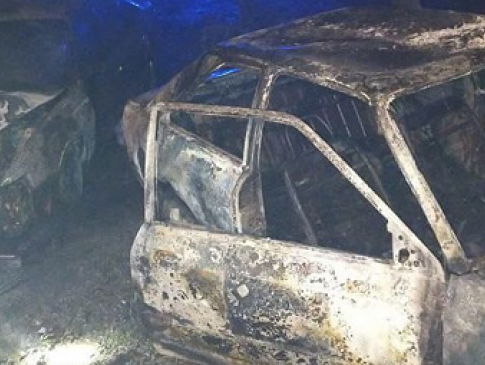 На Волині горіли два авто: одна автівка згоріла вщент