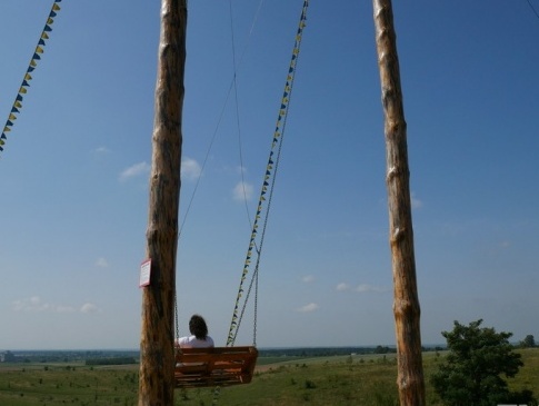 У селі на Волині - найвища гойдалка в Україні