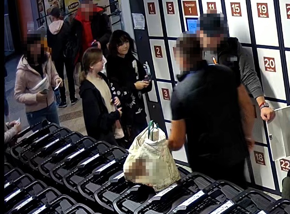 У Луцьку двоє дівчат-підлітків обікрали камеру схову у супермаркеті