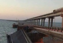 Після потужного вибуху загорівся кримський міст (відео)