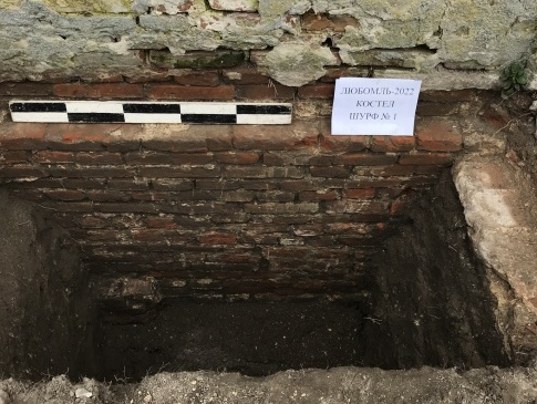На Волині під найдавнішим костелом виявили затоплені підземелля