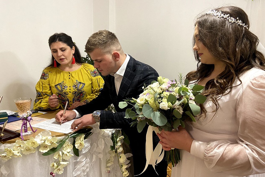 У Луцьку одружилася пара нацгвардійців