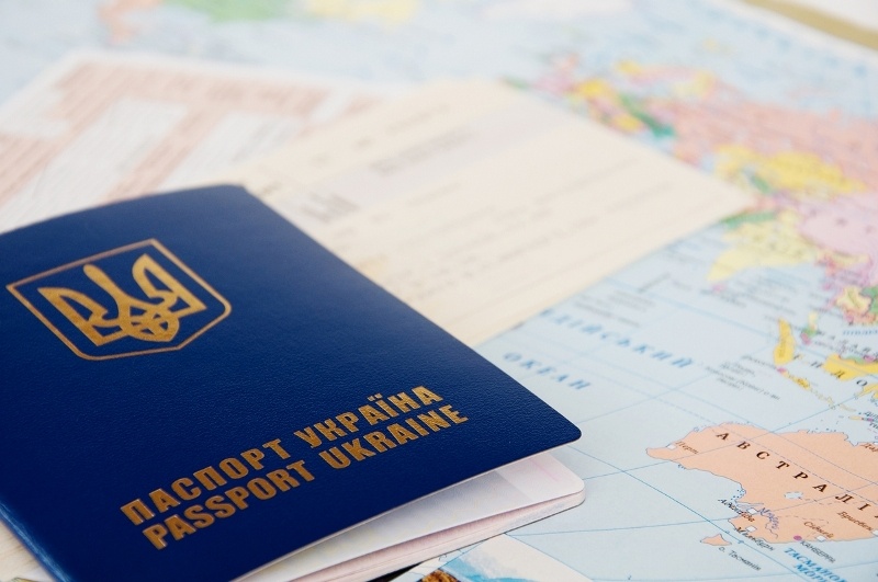 Уряд змінив процедуру продовження дії закордонних паспортів