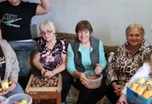На Волині сільські пенсіонерки обʼєдналися у волонтерську групу для допомоги ЗСУ