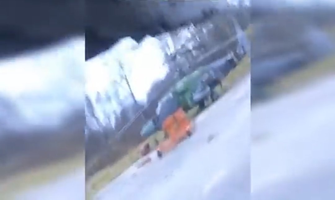 Показали відео закладання диверсантами вибухівки у вертольоти на російській авіабазі