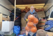 Британець привіз на Волинь 250 коробок з іграшками для українських дітей
