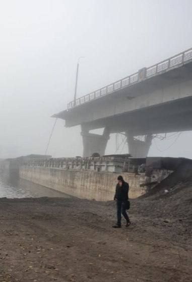 З’явилися відео втечі росіян з Херсону та підірваного ними Антонівського мосту