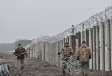 На Волині на кордоні з Білоруссю зводять бетонний паркан (фото)