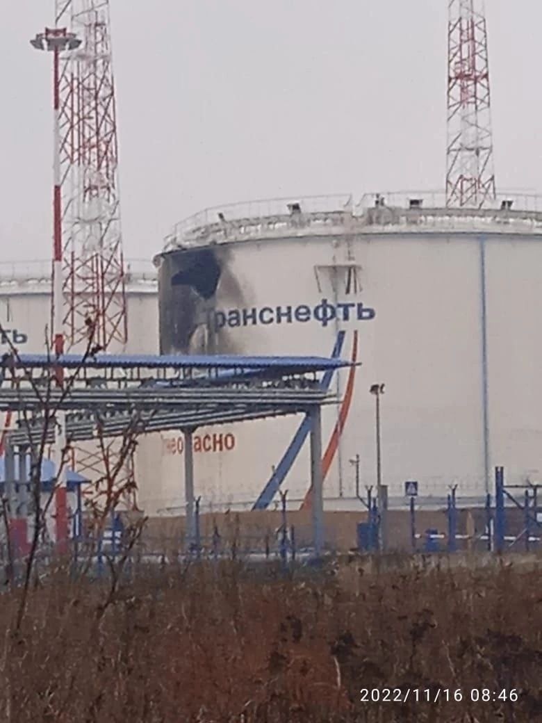 Росіяни заявляють про удар по нафтобазі в Орловській області
