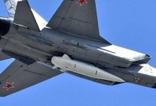 Російські носії ракет «Кинджал» піднялися над Білоруссю і повертаються у Росію