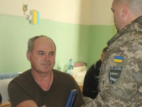 До дня ЗСУ командир 14 бригади провідав побратимів у госпіталях (фото)