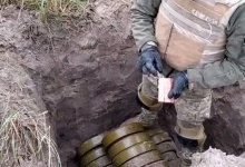 Волинські військові похвалилися мінними загородженнями на кордоні (відео)