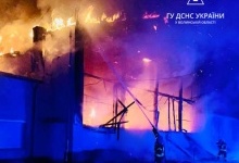 У Луцьку вночі була масштабна пожежа на Центральному ринку (фото)