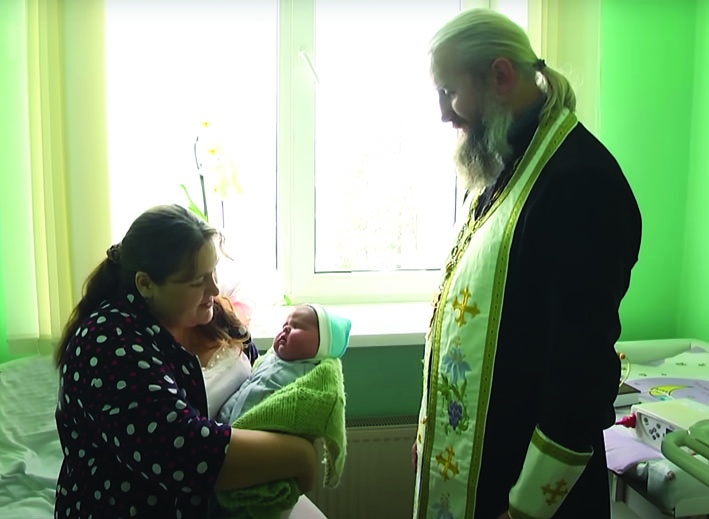 Оксана і Микола ГОЛОВАЧІ з новонародженим сином-богатирем