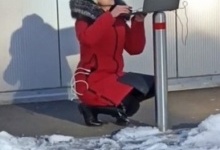У Києві вчителька провела онлайн урок просто неба на морозі (відео)