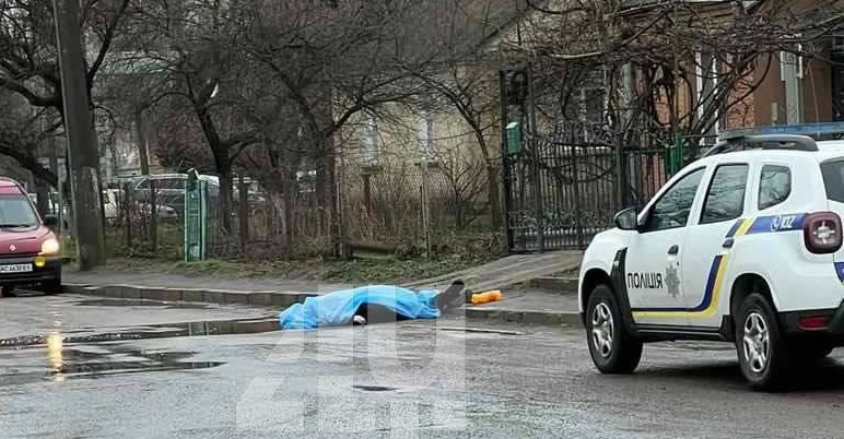 У Луцьку поблизу школи раптово помер чоловік
