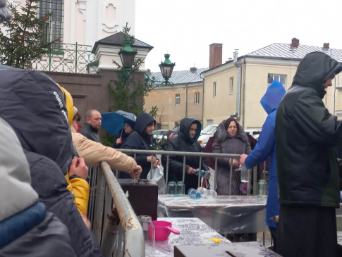 Освячення води і благодійний ярмарок: у Луцьку почали святкувати Водохреще