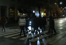 У Луцьку поліцейські штрафують пішоходів без світловідбивачів