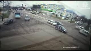 Момент аварії у Луцьку потрапив на відео
