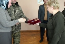 Батькам загиблого волинського нацгвардійця вручили синову нагороду (фото)