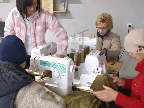 Маленьке село на Львівщині виграло проєкт та закупило швейні машинки