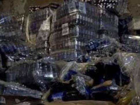 У Києві виявили гуманітарку, яке гниє на складах майже рік (фото)