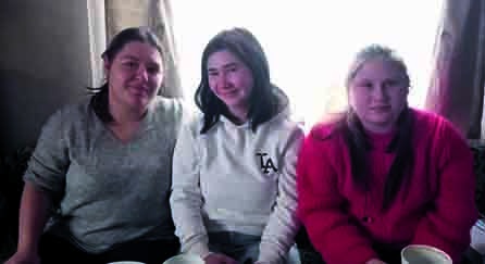 Катя ТРУБІЦИНА (зліва) з молодшими сестрами