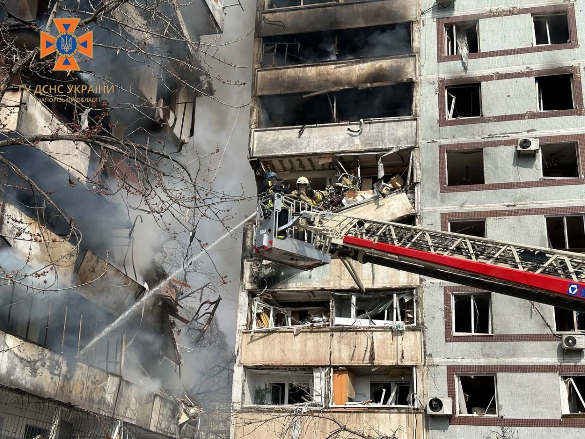 Від удару по багатоповерхівках у Запоріжжі постраждали 32 людини