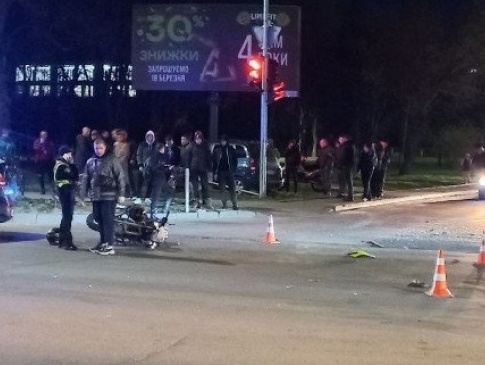Показали відео аварії у Луцьку за участі машини і мотоцикла