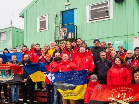Прапор волинської бригади підняли в Антарктиді