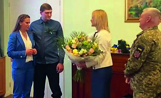 Шлюбна церемонія в українському посольстві
