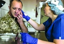 Американські лікарі в Івано-Франківську відновлюють обличчя пораненим українським солдатам