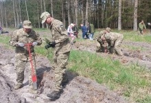 Військові з Луганщини садили дерева на Волині